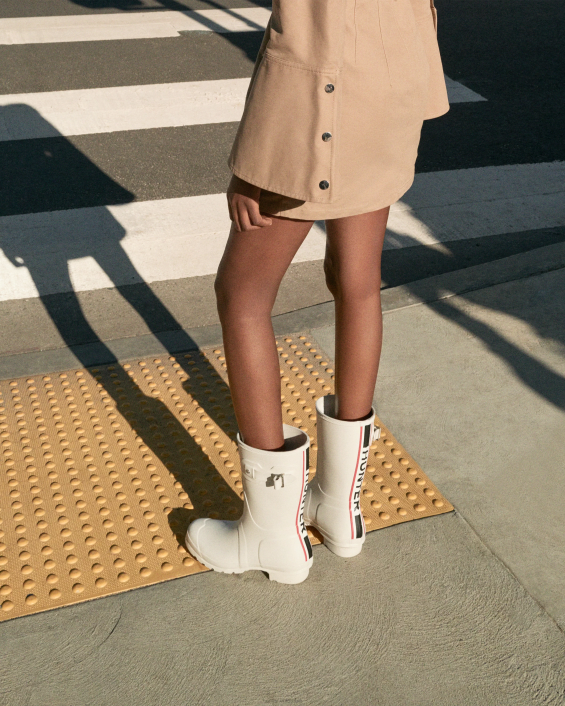 mujer botas de lluvia cortas con logo tricolor en la parte posterior 62843 Hunter