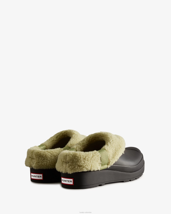 mujer jugar zuecos aislados de piel de oveja vegana 6284260 Hunter