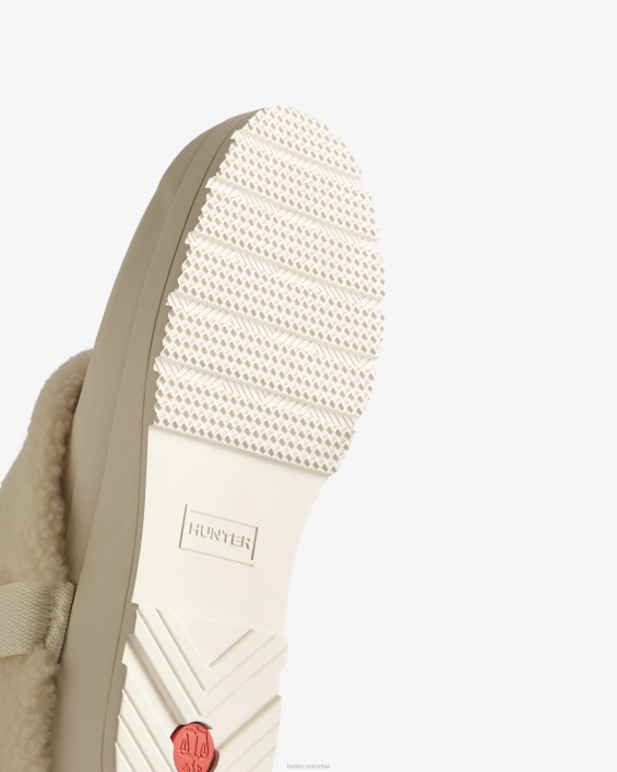 mujer jugar zuecos aislados de piel de oveja vegana 6284261 Hunter