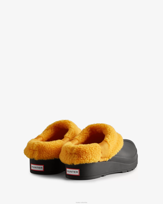 mujer jugar zuecos aislados de piel de oveja vegana 6284328 Hunter