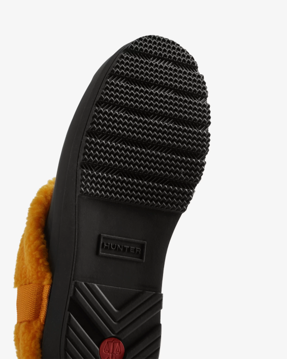 mujer jugar zuecos aislados de piel de oveja vegana 6284328 Hunter