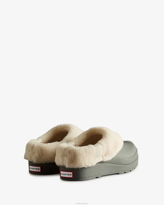 mujer jugar zuecos aislados de piel de oveja vegana 6284329 Hunter